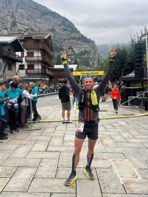 Cornel Buliga la linia de finish a cursei Tor des Géants
